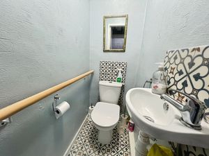Guest wc- click for photo gallery